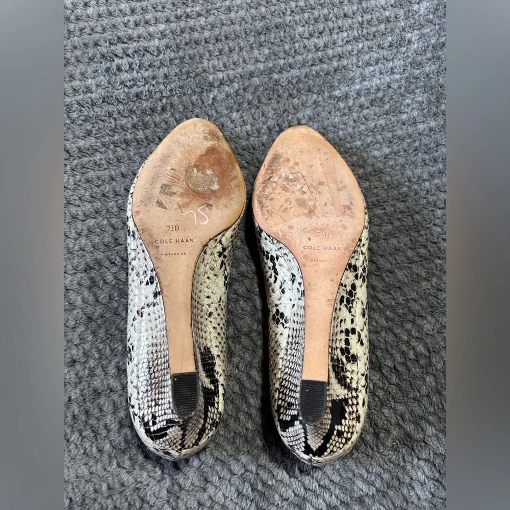 Cole Haan Bethany Heels pumps Black and Cream Snakeskin. Size 7.5